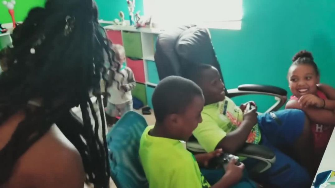 Johnny Johnny when J Funk MBJ and Soinlove Kids eating all the Junk food